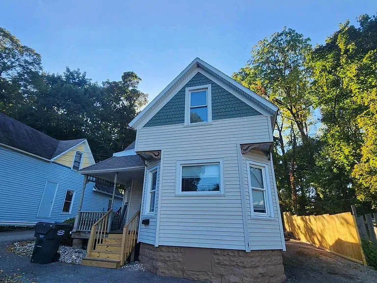 413 Ingleside Ter — Photo 1