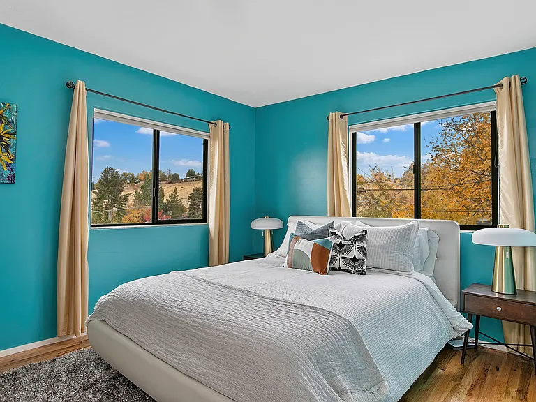 Third bedroom with queen size bed.
