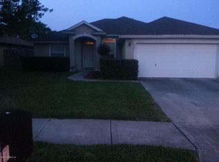 827 Hickory Lakes Dr E, Jacksonville, FL 32225