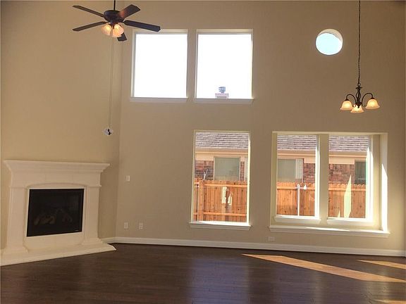 4th image of 812 Windy Hill Dr