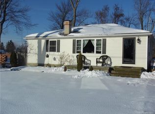 13 Penhurst St, Orchard Park, NY 14127