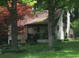 4988 Aitchison Rd, Syracuse, NY 13215