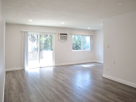 2nd image of 321 S Harvard Blvd APT 5