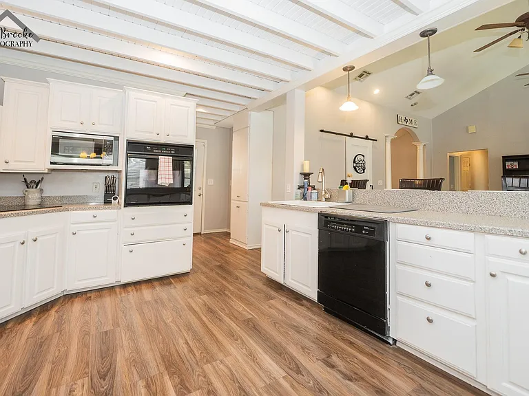 800 Shore Line Dr — Photo 13