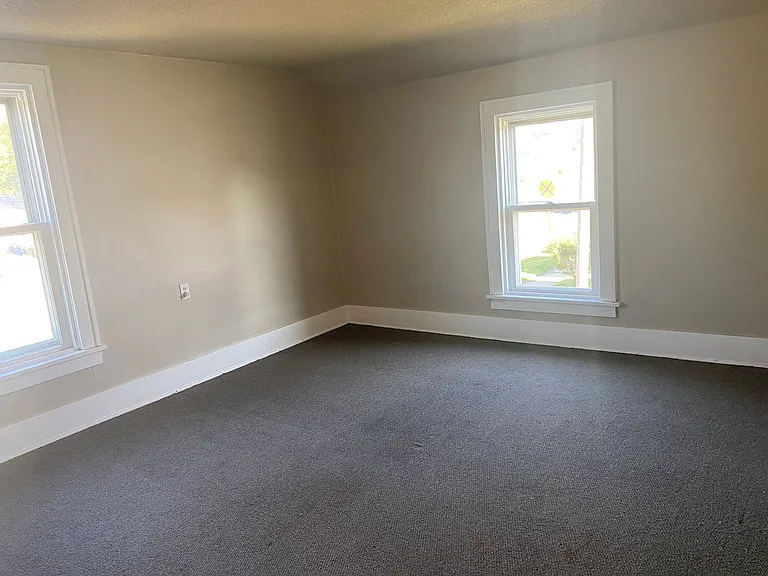 215 7th Ave NE — Photo 11