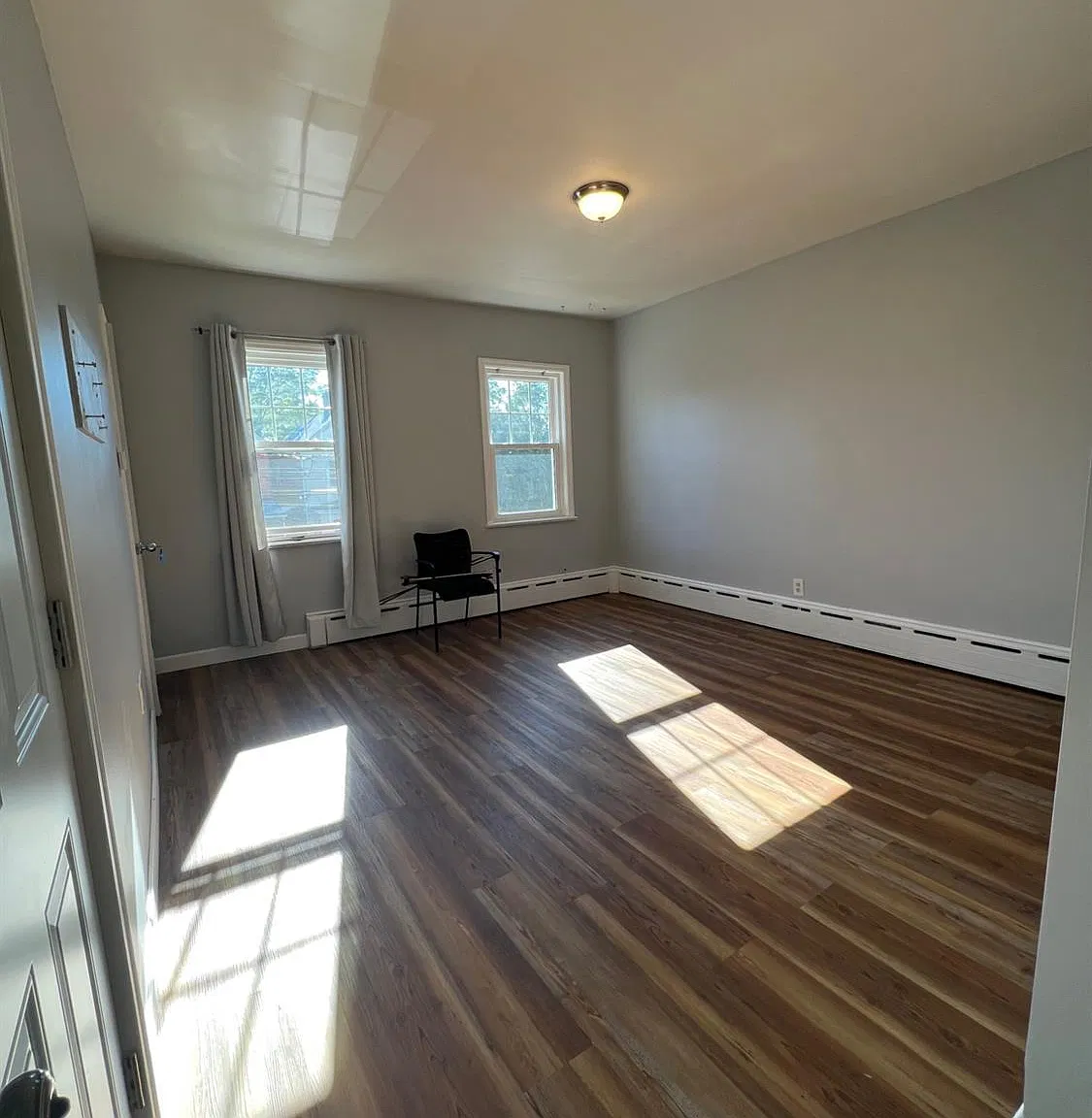 3 bed, 2.0 bath, 1940 sqft, $2,450 — Photo 1