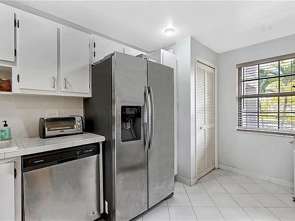 3rd image of 804 Cypress Blvd APT 206