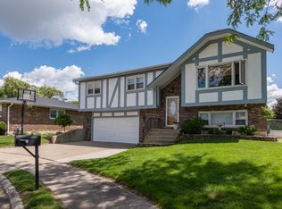 889 Yellowstone St, Carol Stream, IL 60188