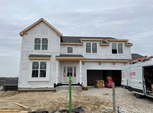 W208N5680 Turnberry Ln, Menomonee Falls, WI