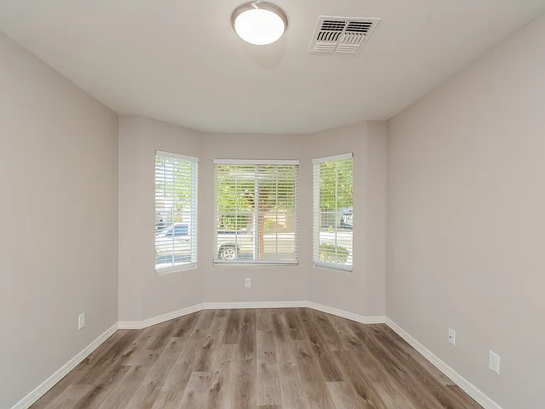 15438 W Mercer Ln — Photo 6