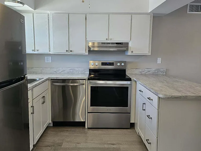 190 E Olmstead Dr #M1 — Photo 8