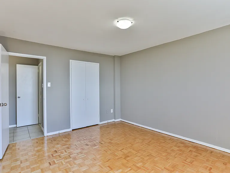 100 Rowena Dr — Photo 12