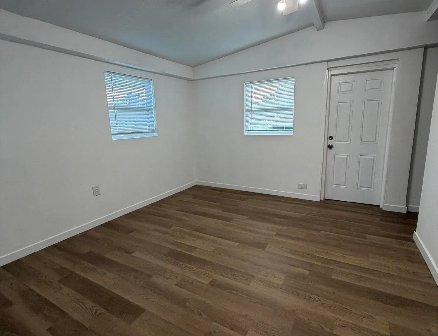 3 bed, 1.0 bath, 1100 sqft, $2,600 — Photo 3