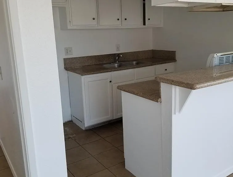 16615 S Denver Ave #4 — Photo 2