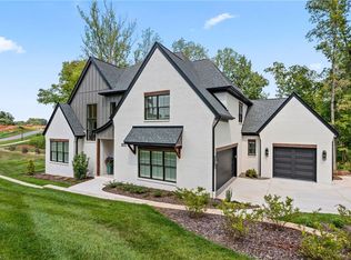 8111 Falcon Trl, Oak Ridge, NC 27310