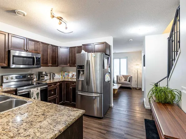 75 S Somerset Ln SE, Medicine Hat, AB T1B 0E7