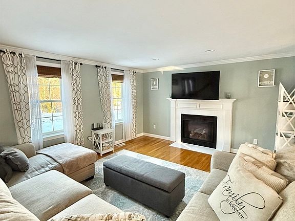 5th image of 12 Wintergreen Rd