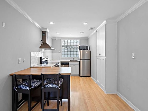 5th image of 2338 1/2 Shakespeare St