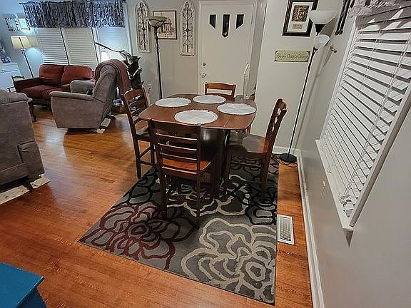 Dining area in livingroom