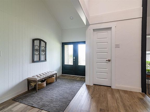 5th image of 1702 Aurora Dr