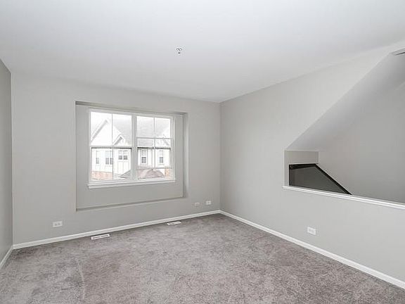 3rd image of 188 Rosehall Dr
