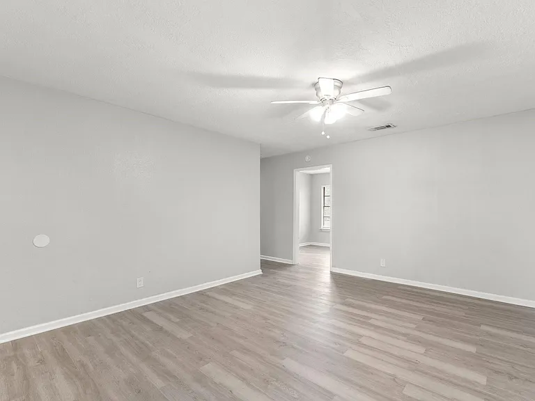 7938 Snowden St — Photo 9