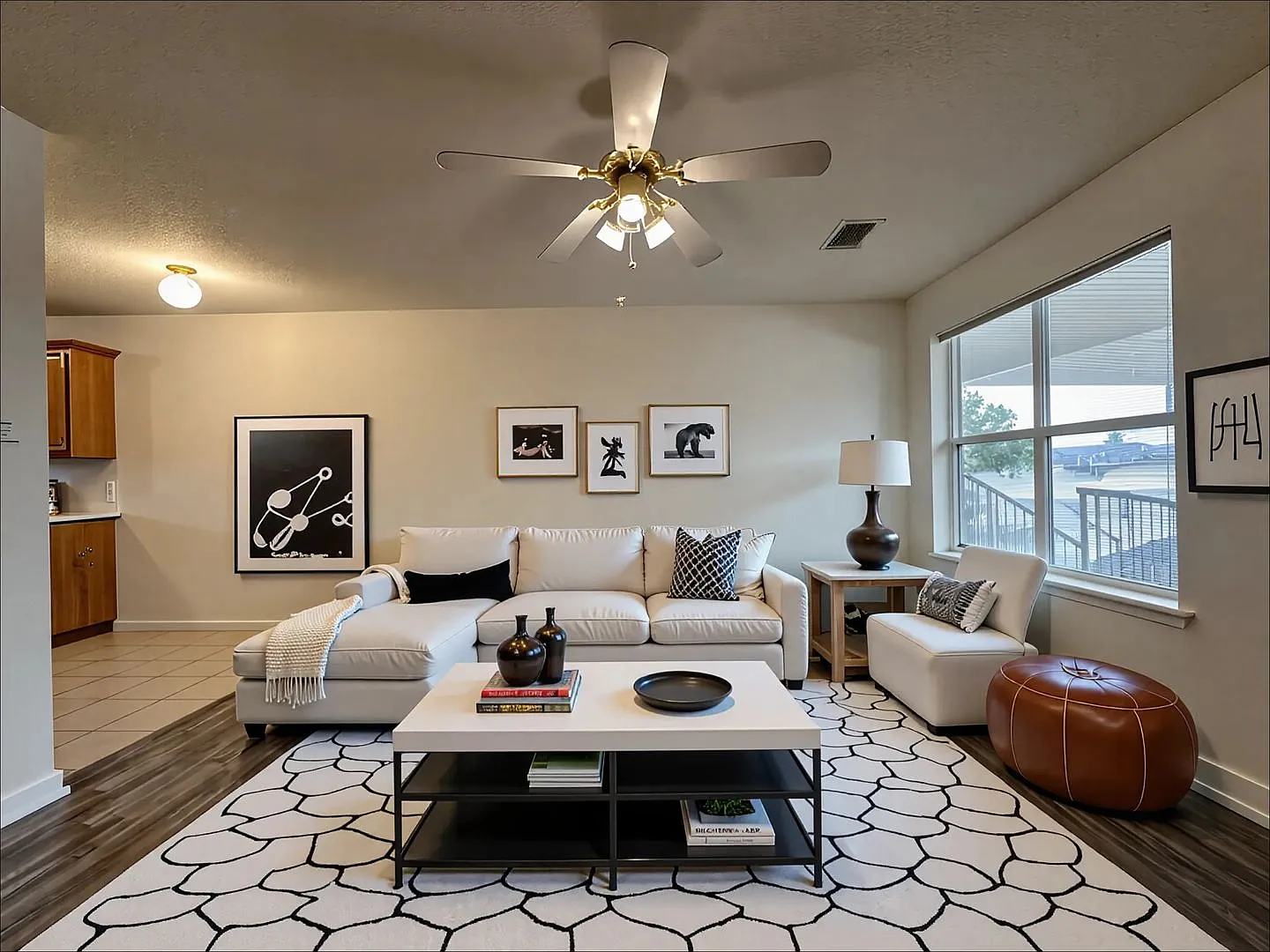 Comfortable Living: Cozy 2 Bed, 1 Bath Apartment — Photo 3