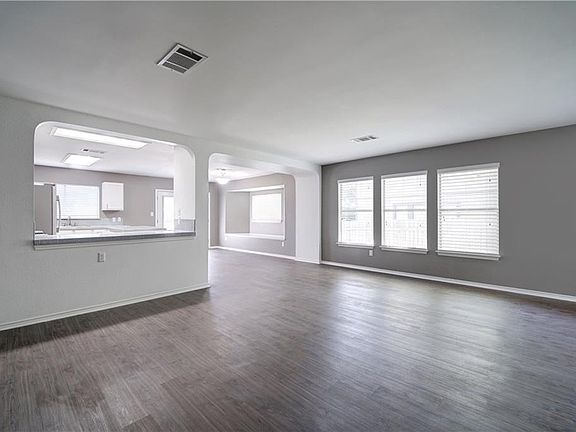 4th image of 3091 Hill St