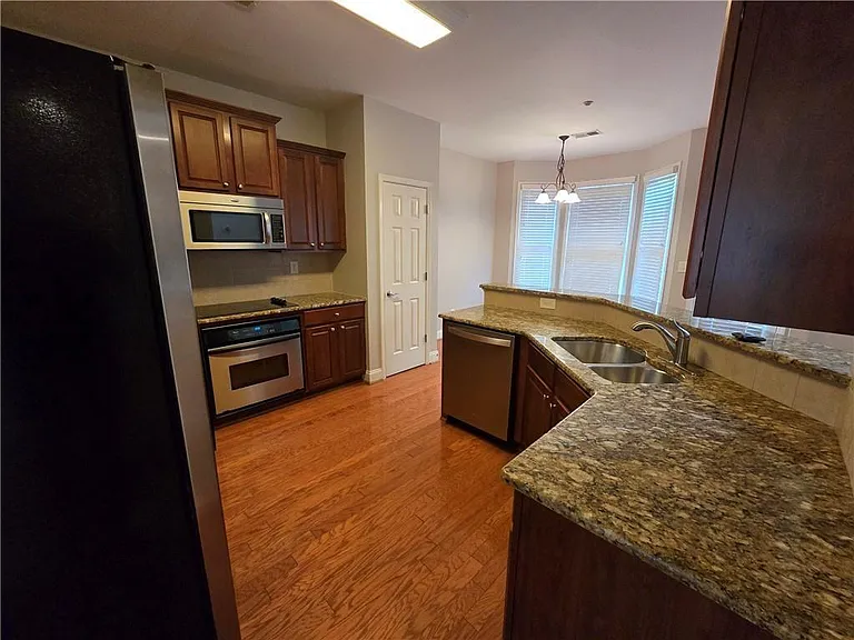 624 Maple Grove Way — Photo 9