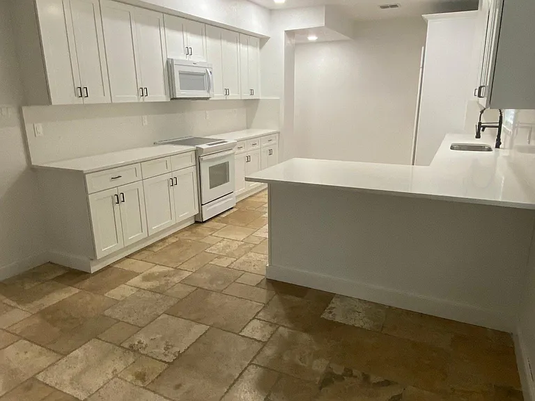 123 E Harding St — Photo 20