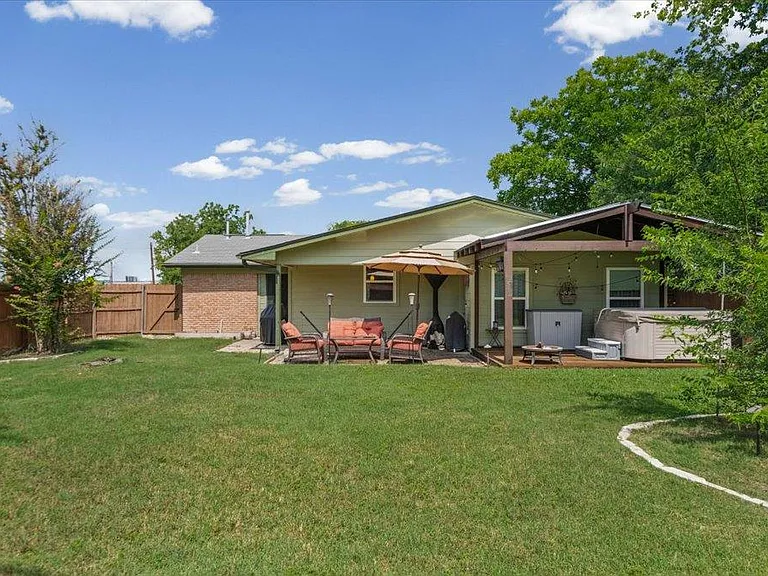 8514 Burrell Dr — Photo 18
