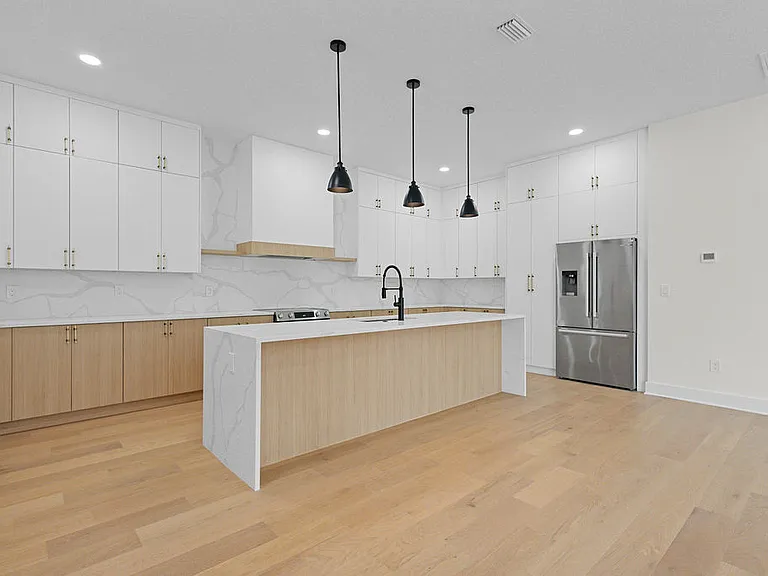 3202 W La Salle St — Photo 20