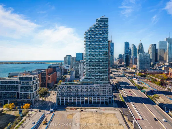 16 Bonnycastle St #2102, Toronto, ON M5A 0C9