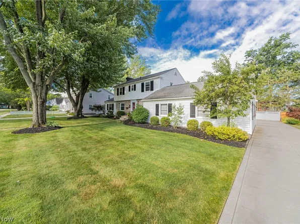 116 Inwood Blvd, Avon Lake, OH 44012