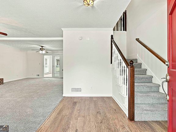 5th image of 185 Clearbrook Way