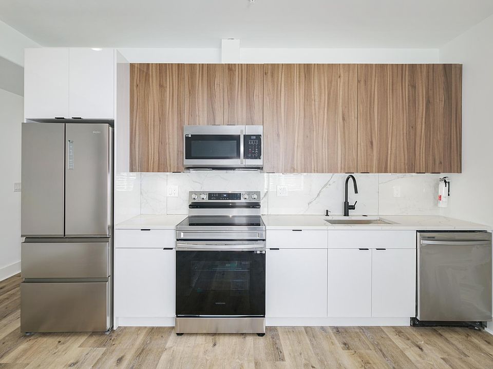 1st image of 2621 W Oxford St #18