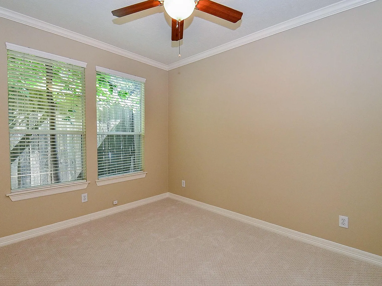 3 bed, 3.5 bath, 2340 sqft, $3,000 — Photo 4