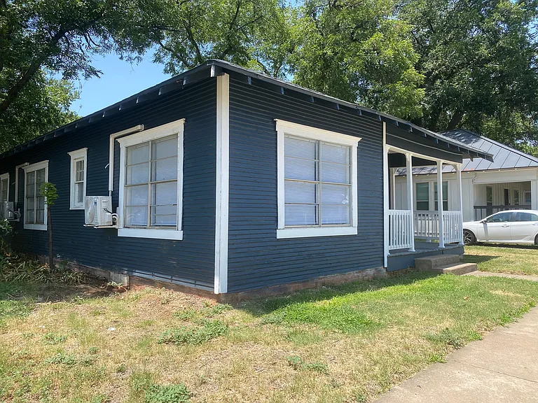 119 N Avenue D — Photo 2