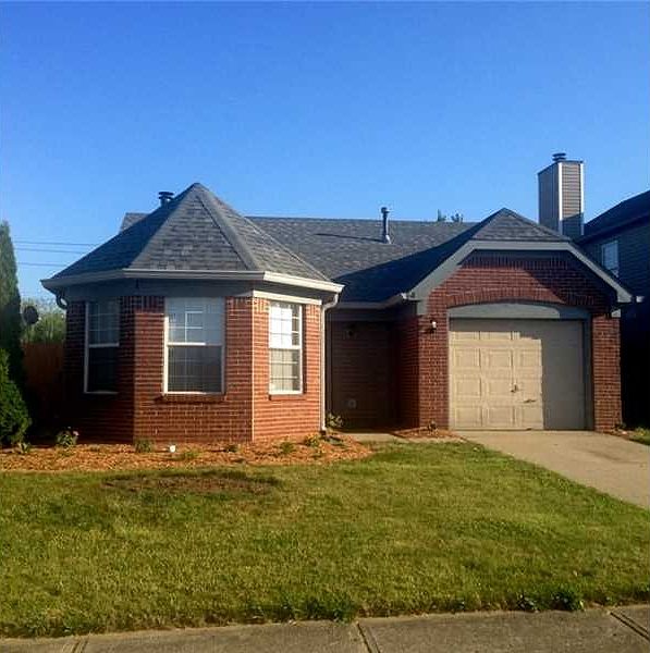 Exterior Front. You ll love coming home to this updated 3 bedrm / 2 full bath ranch.  Neat & Clean!!!  2 interstate exits nearby - I465 & I65.  Close to lots of shopping & dining, like Rick s Boatyard. Picnic, swim, hike, fish or watch the eagles at Eagle
