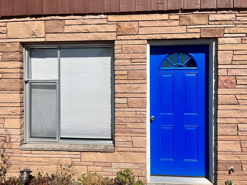 Entrance to unit ( private entrance)