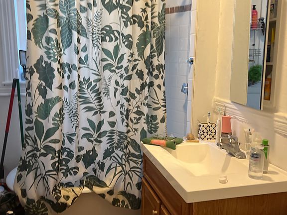 4th image of 193 Strathmore Rd APT 11