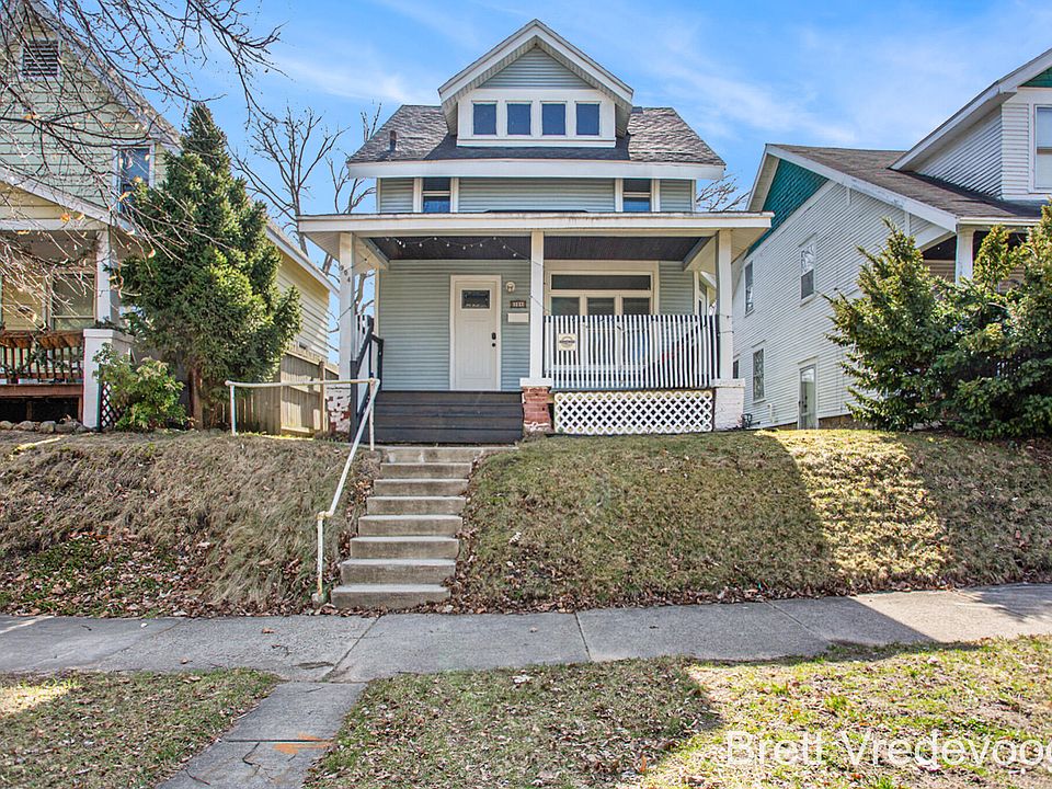1st image of 904 Crescent St NE