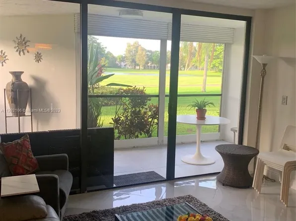 16251 Golf Club Rd APT 111, Weston, FL 33326
