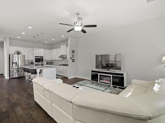 5th image of 177 McCartt Dr