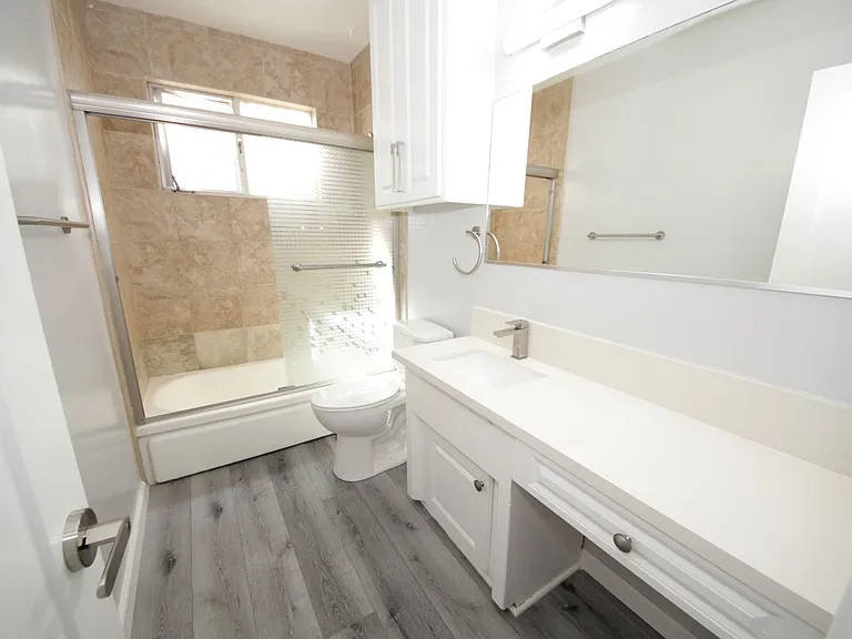 The Royalton Apartments — Photo 14
