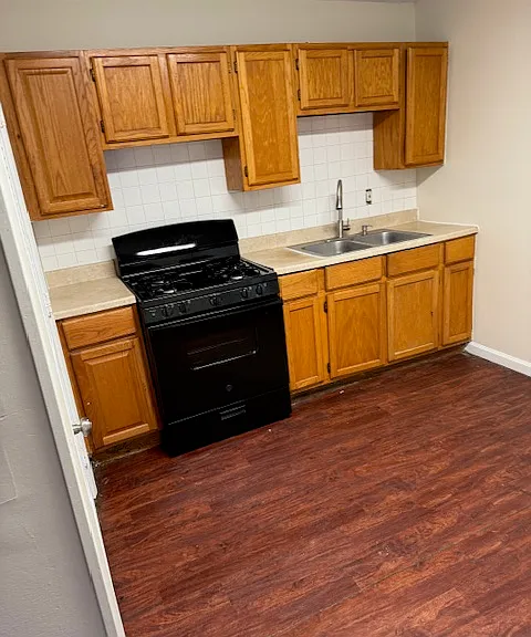 1821 Mills Ave — Photo 9