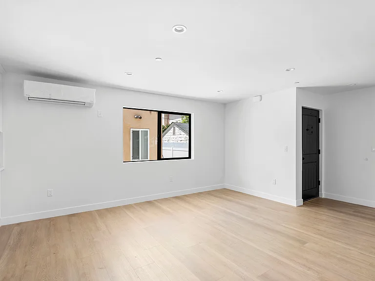 7610 Machrea St #10 — Photo 8