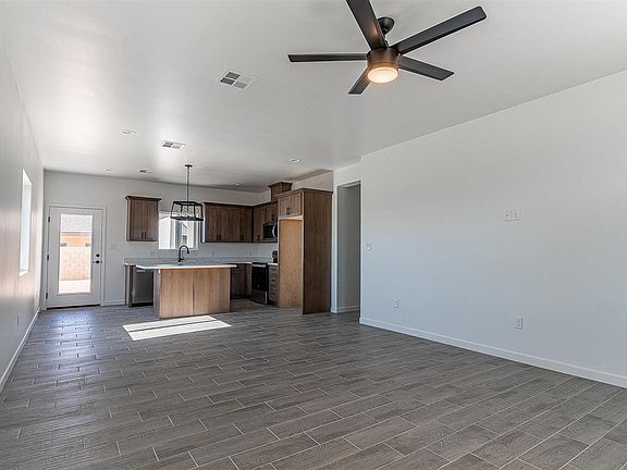 5th image of 7861 E 34th Ln