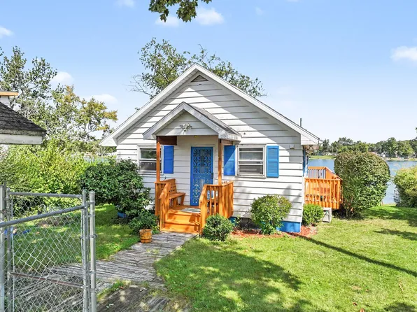 24998 Lake Shore Dr, Dowagiac, MI 49047