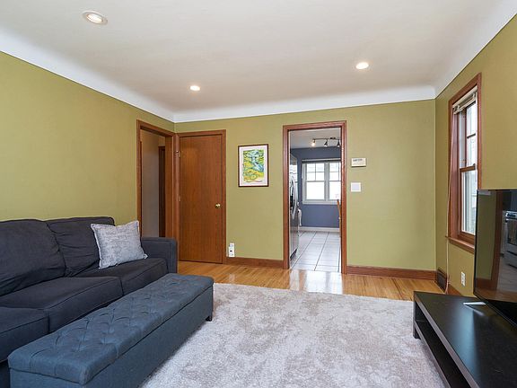 5th image of 1414 Breda Ave